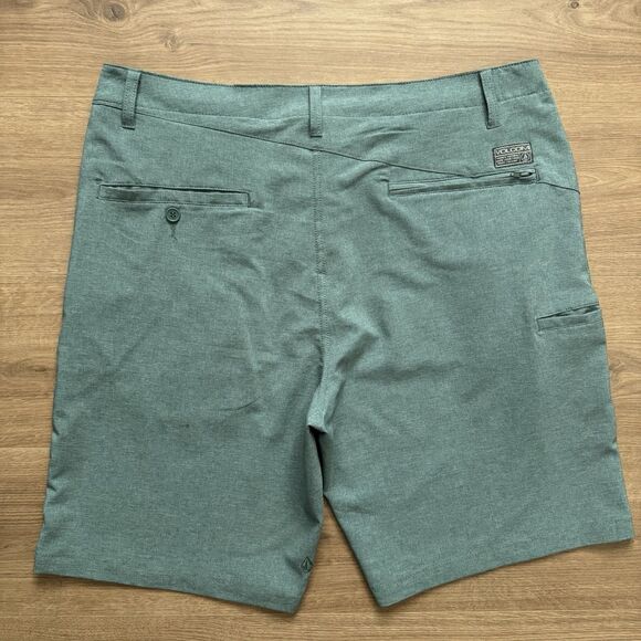 Volcom Surf & Turf Hybrid Shorts Mens 38 Green 4-Way Stretch Boardwalk Golf - Picture 2 of 8